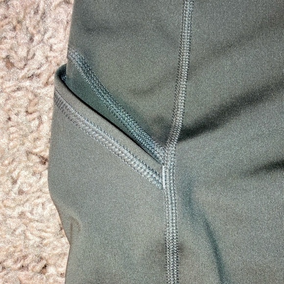 Puma Green Capris for Effortless Style - Picture 4 of 11